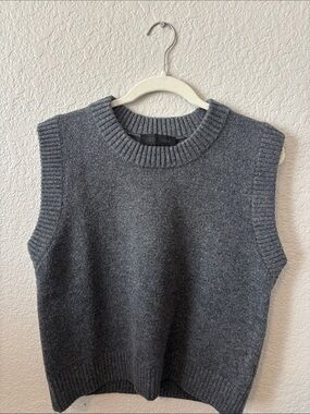 Zara Charcoal Gray Sleeveless Knit Vest Size M